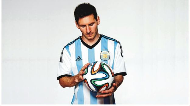 MESSI CON NUEVA CAMISETA DE LA SELECCION ARGENTINA